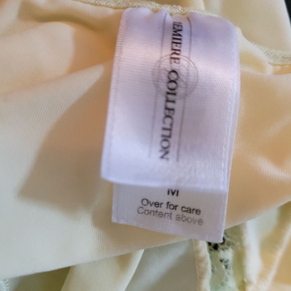 2 PC Lingerie Set, Like New, beautiful material, adjustable straps. - Picture 4 of 10